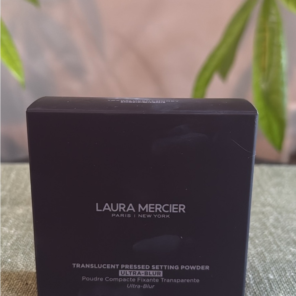 Laura Mercier Translucent Pressed Setting Powder (Black Packaging)